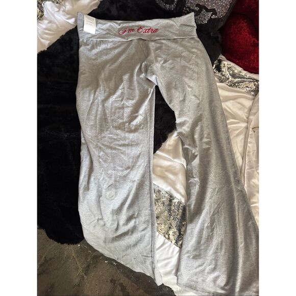 VS PINK valentines im extra grey red  flare yoga leggings pants xxl/2xl NwT - Picture 5 of 8